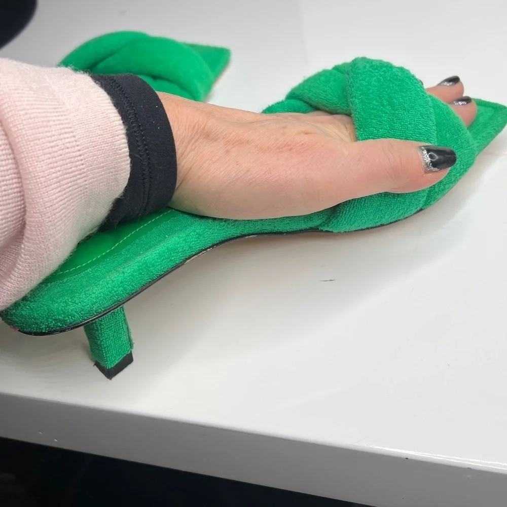 Good American Sz 8.5 Green Terry Kickstand Mule Sandals 1.5” Block Kitten Heel